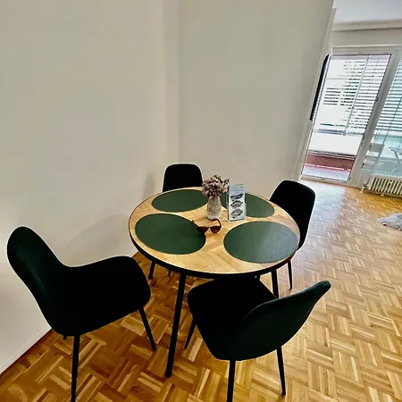 Ganze In Lage Mit Loggia Lägenhet