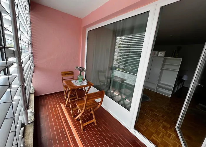 Ganze In Lage Mit Loggia Apartamento