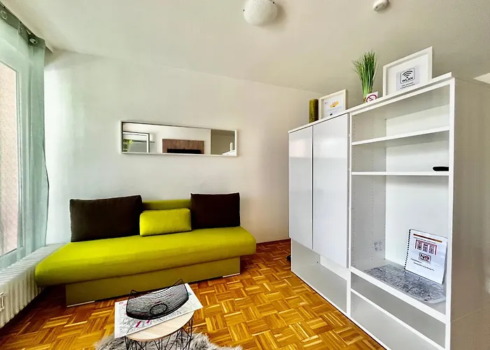 Ganze In Lage Mit Loggia דירה